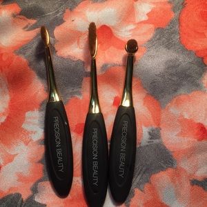 Eyeshadow brush trio 🎁5 for 25🎁